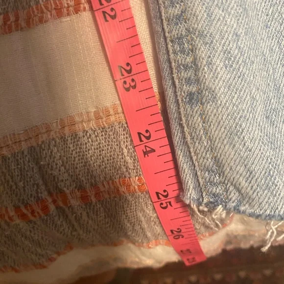 Agolde Riley High Rise Crop in Shatter Color - Picture 7 of 9